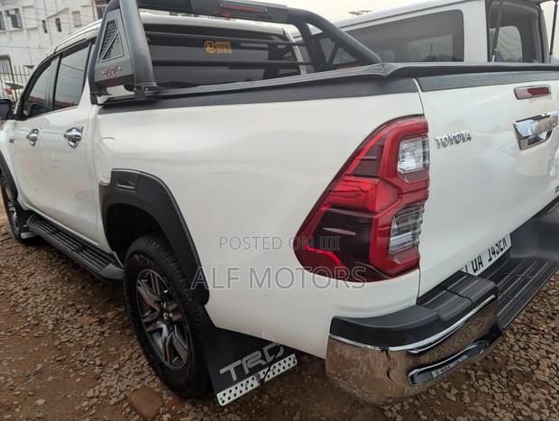 Toyota Hilux 2016 White