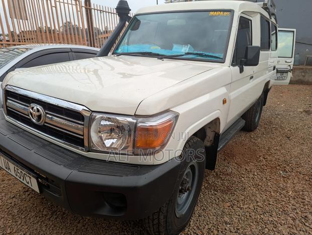 Toyota Land Cruiser Prado 2005 White
