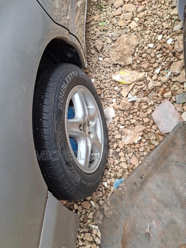 Toyota Noah 2002 Gray