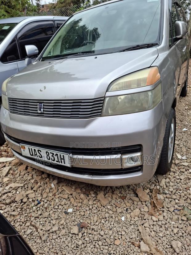 Toyota Noah 2002 Gray