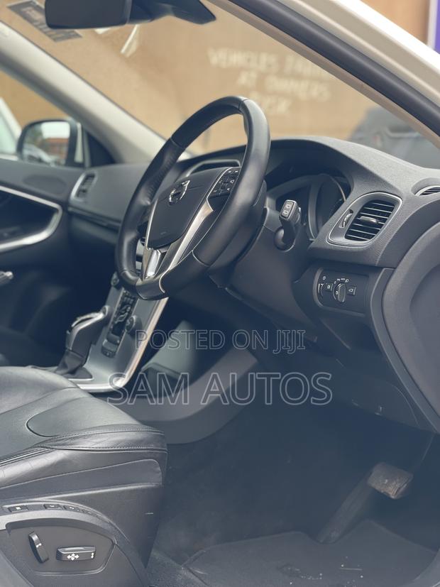 Volvo V40 2016 White