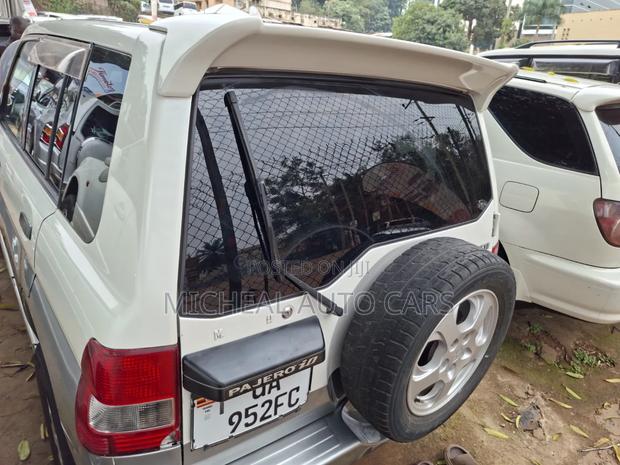 Mitsubishi Pajero IO 2005 Silver