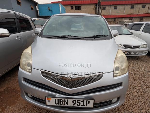 Toyota Ractis 2008 Silver