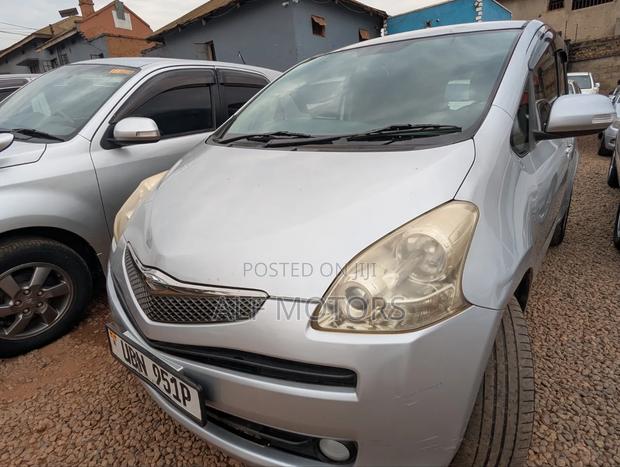 Toyota Ractis 2008 Silver