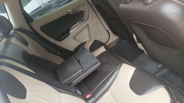 Volvo XC60 2011 Gold