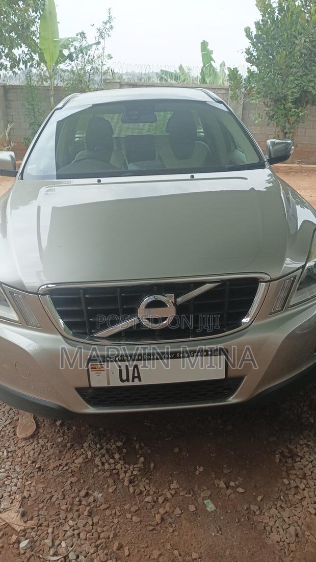 Volvo XC60 2011 Gold