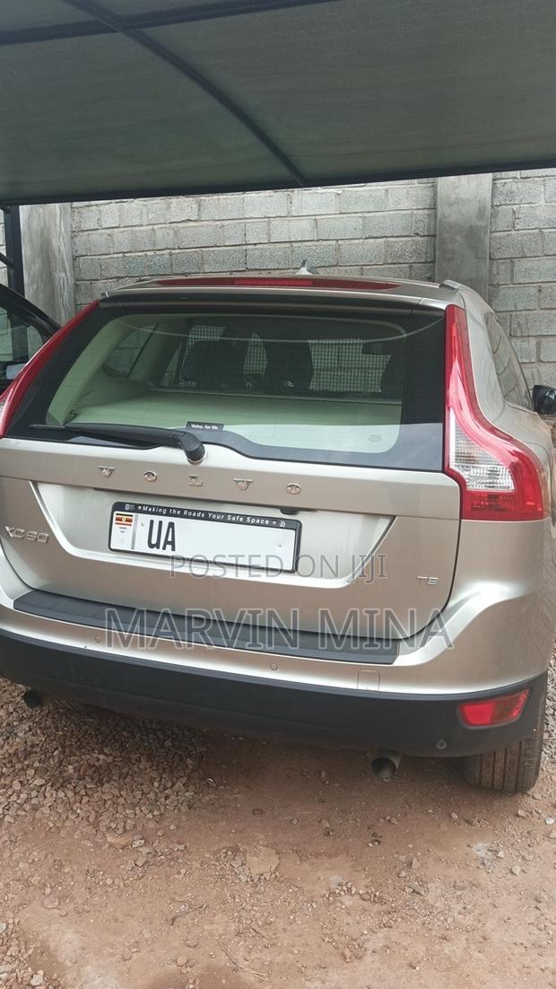 Volvo XC60 2011 Gold
