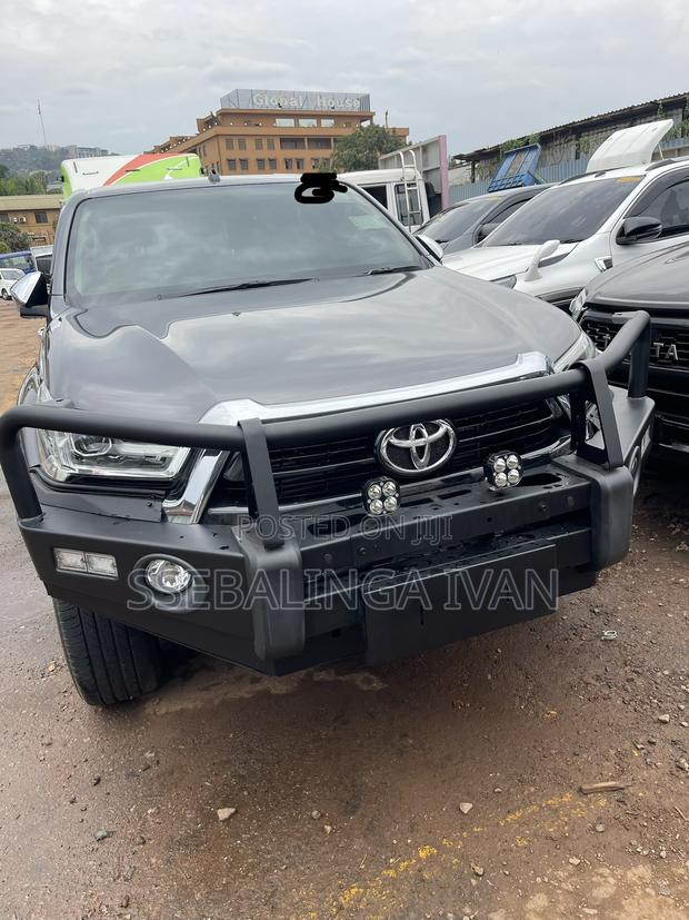 Toyota Hilux 2018 Gray