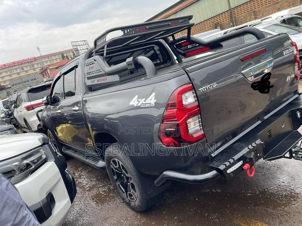 Toyota Hilux 2018 Gray