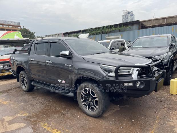 Toyota Hilux 2018 Gray