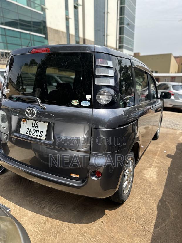 Toyota Sienta 2010 Gray