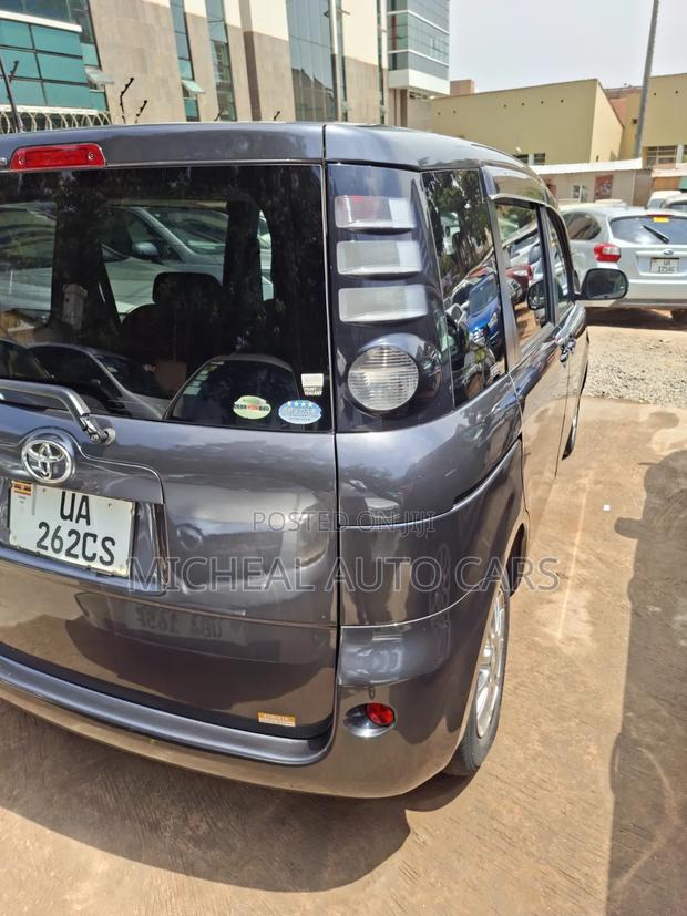 Toyota Sienta 2010 Black