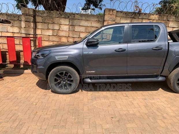Toyota Hilux 2022 Matt Black
