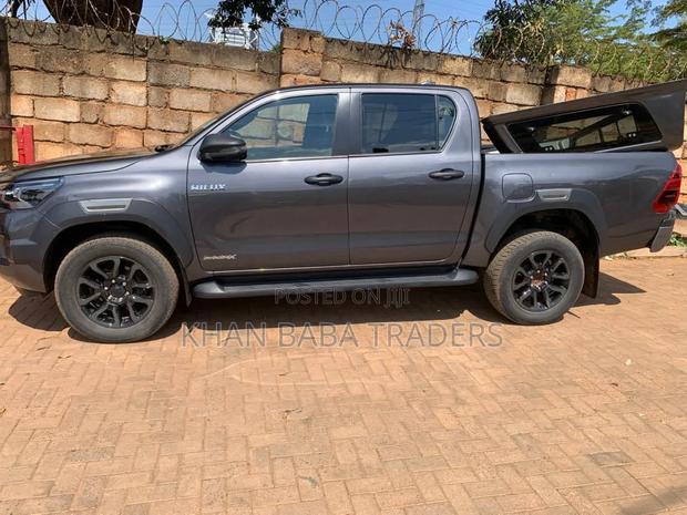 Toyota Hilux 2022 Matt Black