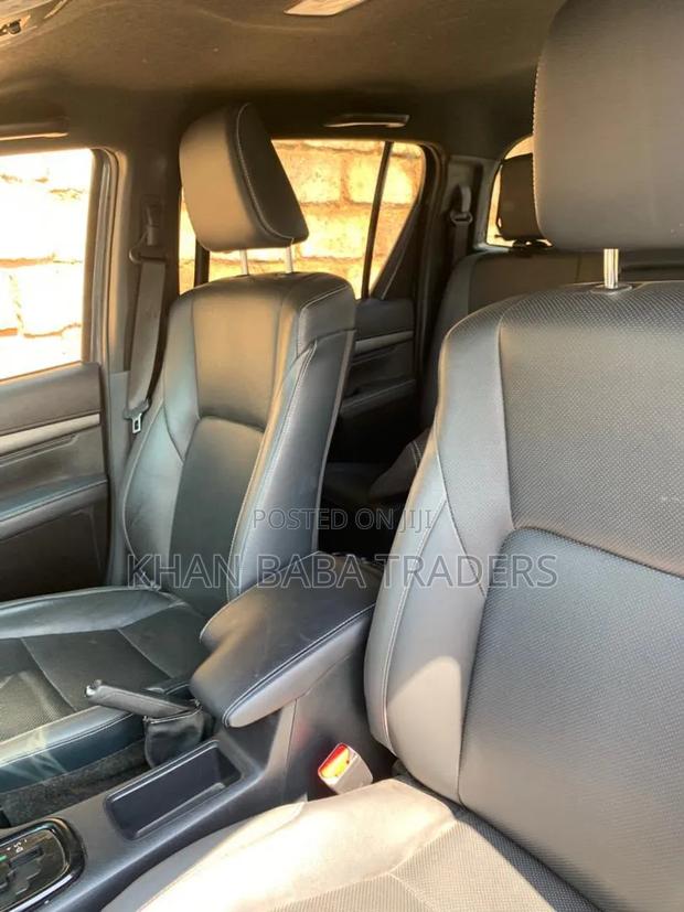 Toyota Hilux 2022 Matt Black