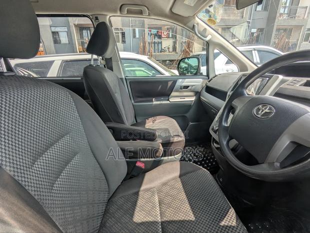 Toyota Noah 2008 Gray