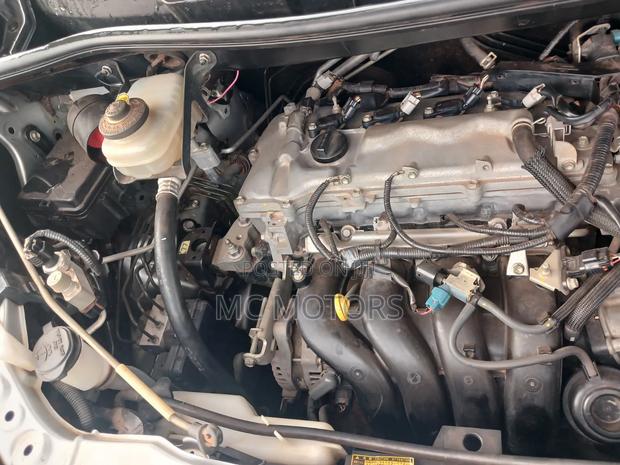 Toyota Noah 2.0 143hp FWD (8 Seater) 2011 Silver