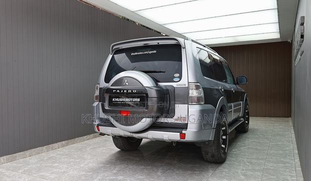 Mitsubishi Pajero 2011 Silver