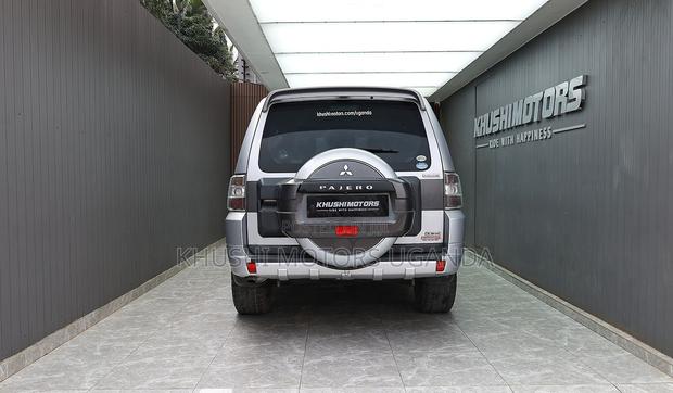 Mitsubishi Pajero 2011 Silver