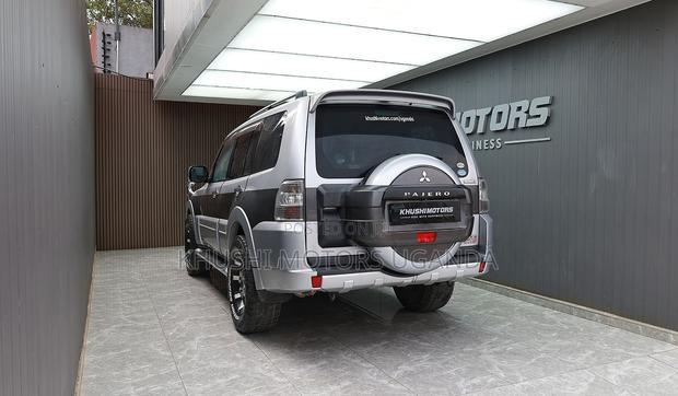 Mitsubishi Pajero 2011 Silver