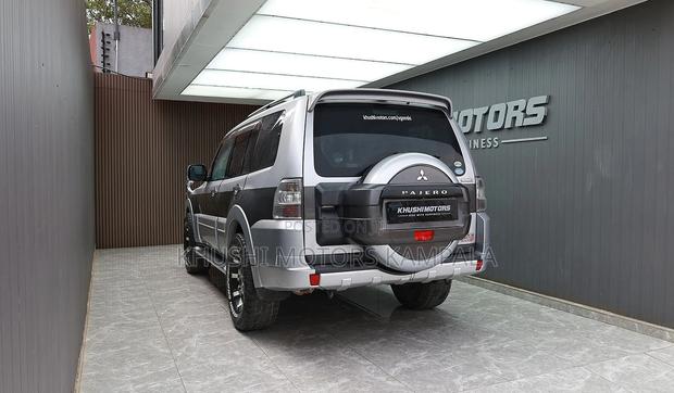 Mitsubishi Pajero 2011 Silver