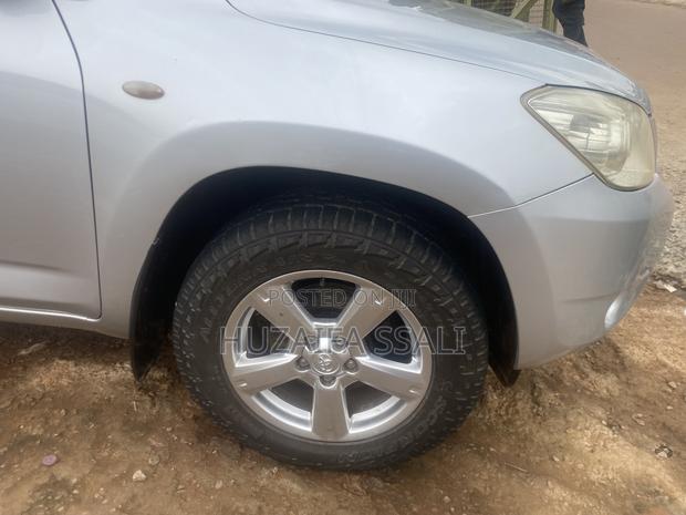 Toyota RAV4 2011 White