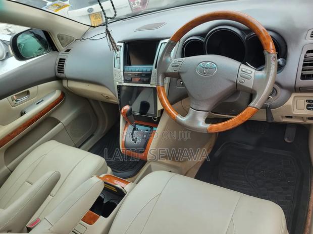 Toyota Harrier 3.0 V6 2005 White