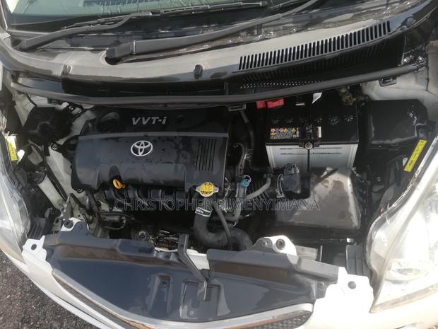 Toyota Ractis 1.5 FWD 2010 White