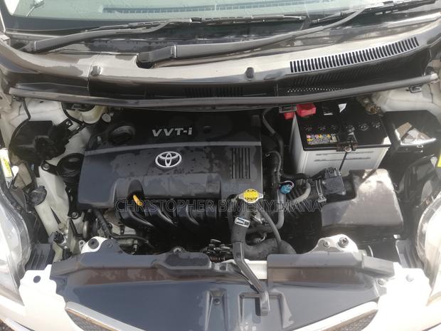 Toyota Ractis 1.5 FWD 2010 White