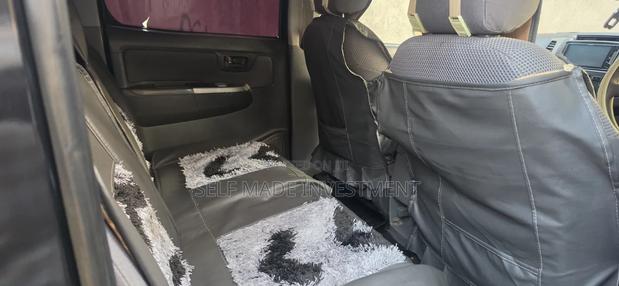Toyota Hilux 2013 Black