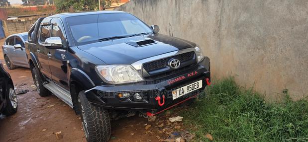 Toyota Hilux 2013 Black