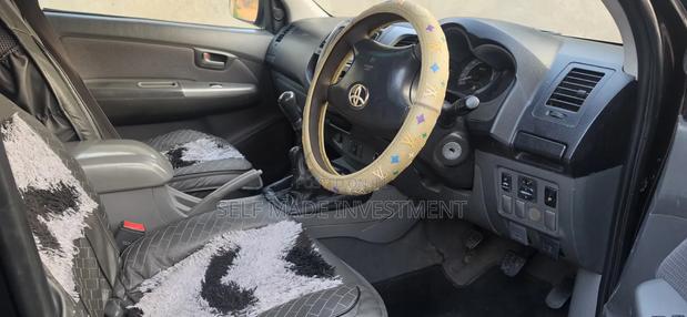 Toyota Hilux 2013 Black