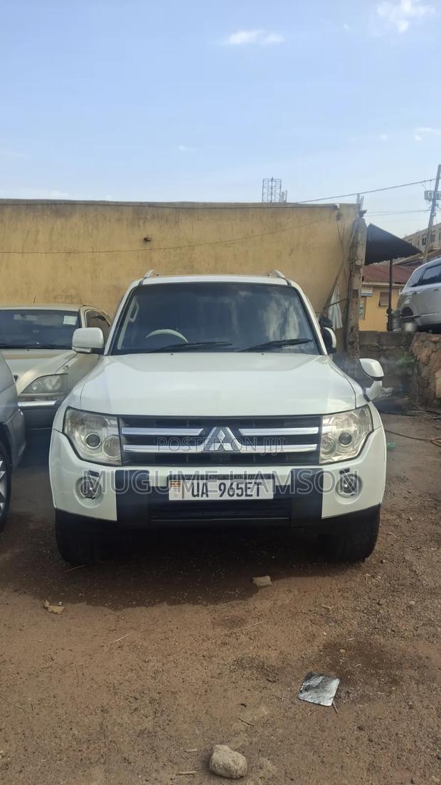 Mitsubishi Pajero 2009 White