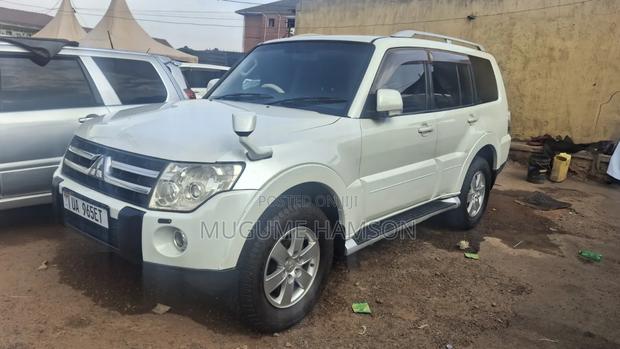Mitsubishi Pajero 2009 White