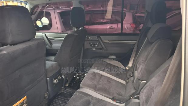 Mitsubishi Pajero 2009 White