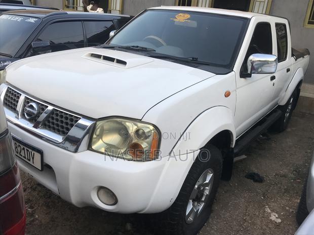 Nissan Hardbody 2005 White