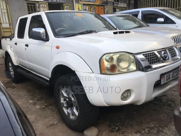 Nissan Hardbody 2005 White