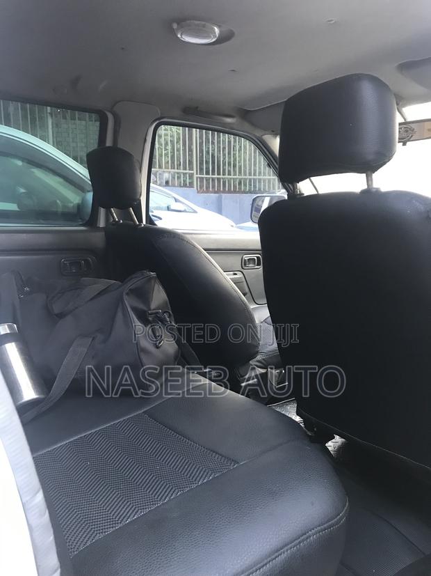 Nissan Hardbody 2005 White