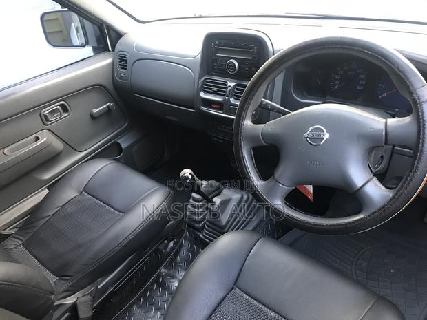 Nissan Hardbody 2005 White