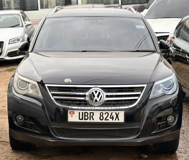 Volkswagen Tiguan S 2011 Black