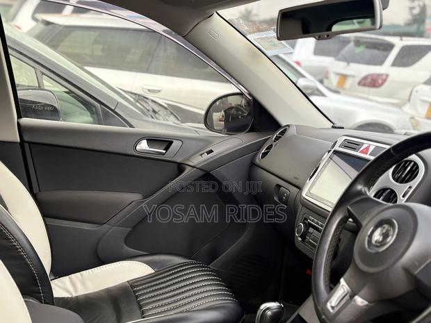 Volkswagen Tiguan S 2011 Black