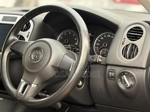 Volkswagen Tiguan S 2011 Black