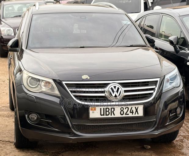 Volkswagen Tiguan S 2011 Black