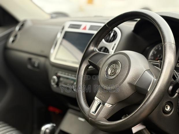Volkswagen Tiguan S 2011 Black