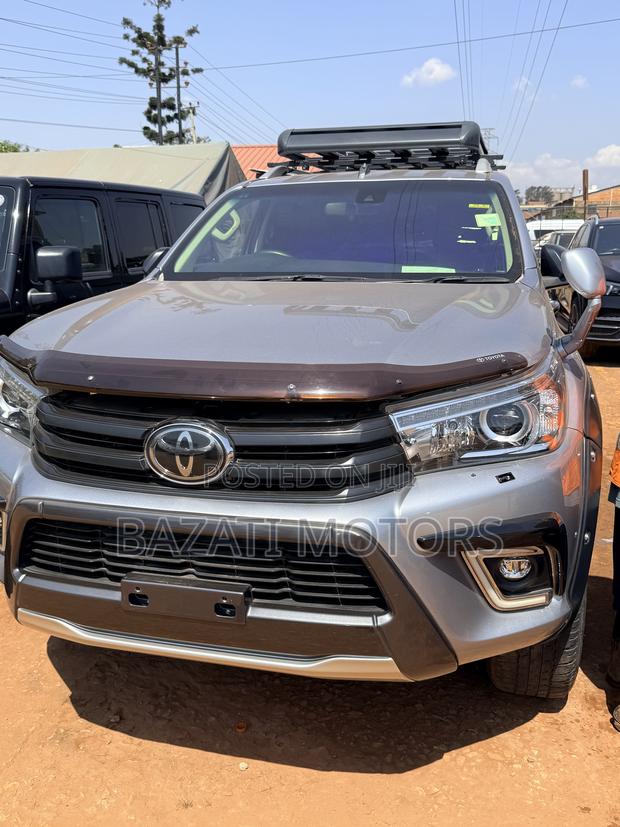 Toyota Hilux 2018 Silver