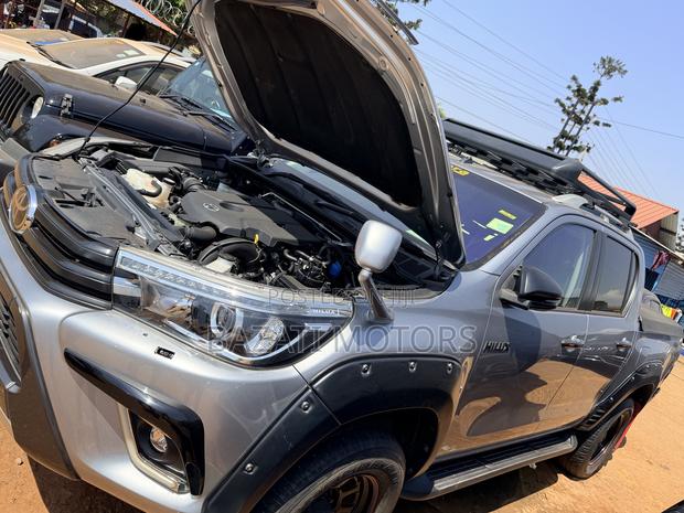 Toyota Hilux 2018 Silver