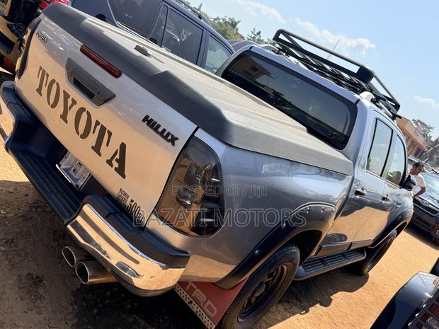 Toyota Hilux 2018 Silver