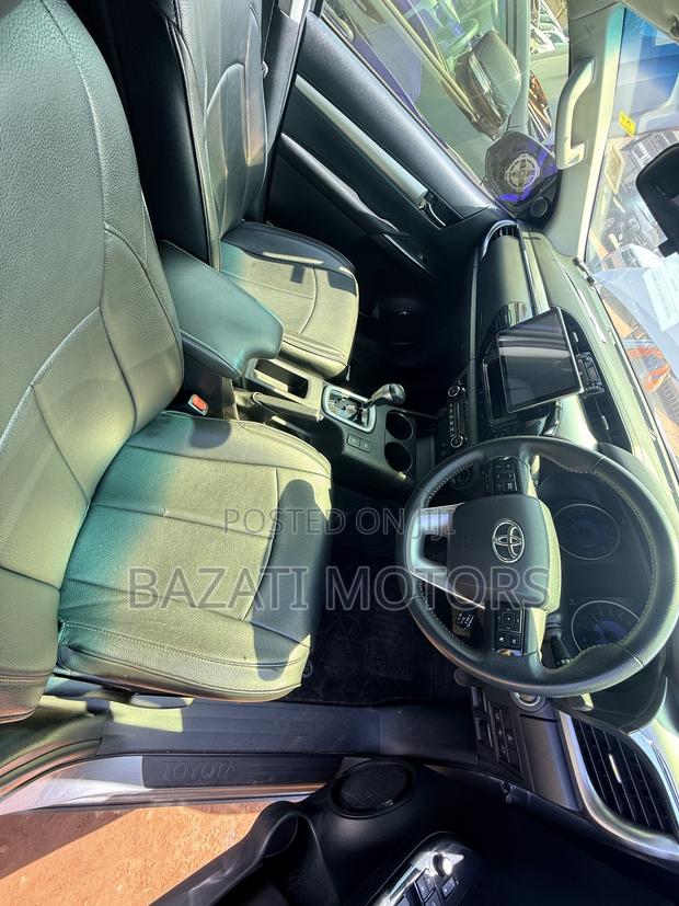 Toyota Hilux 2018 Silver