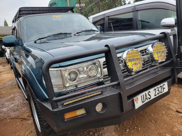 Toyota Land Cruiser HDJ 100 2003 Green