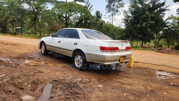 Toyota Mark II 2000 Pearl
